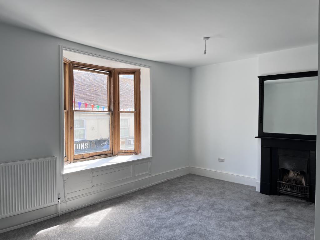 Lot: 145 - THREE-BEDROOM MAISONETTE - Living room with bay window over high street